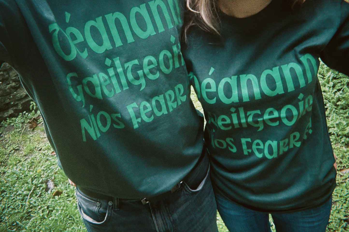 Déanann Gaeilgeoirí Níos Fearr É! - T-Léine Gaeilge (unisex)