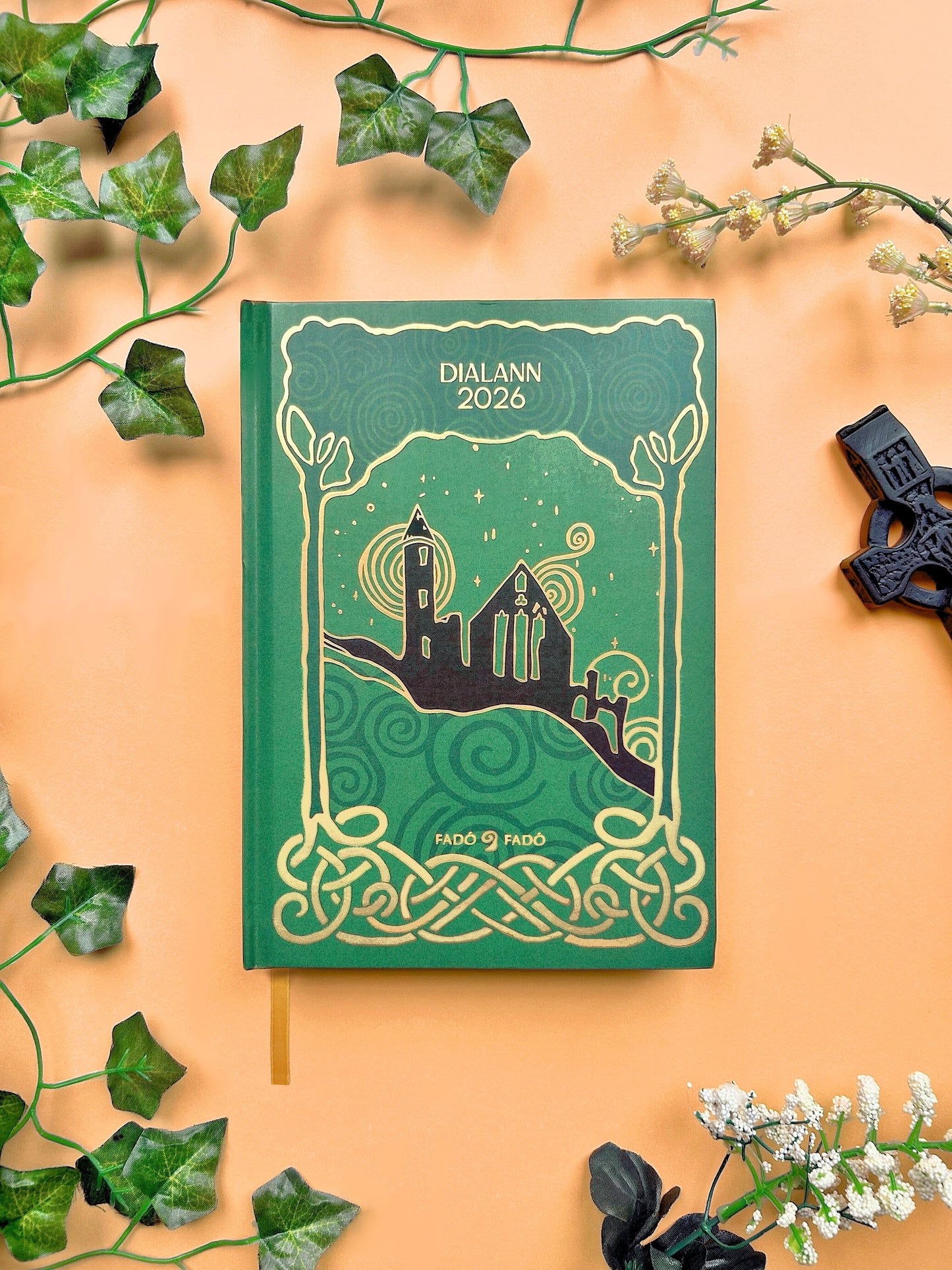 Gaeilge Bosca Bronntanais 2026 Dialann, Féilire agus Pleanálaí Laethiúl / Gift Box inc. 2026 Diary, Calendar and Daily Planner