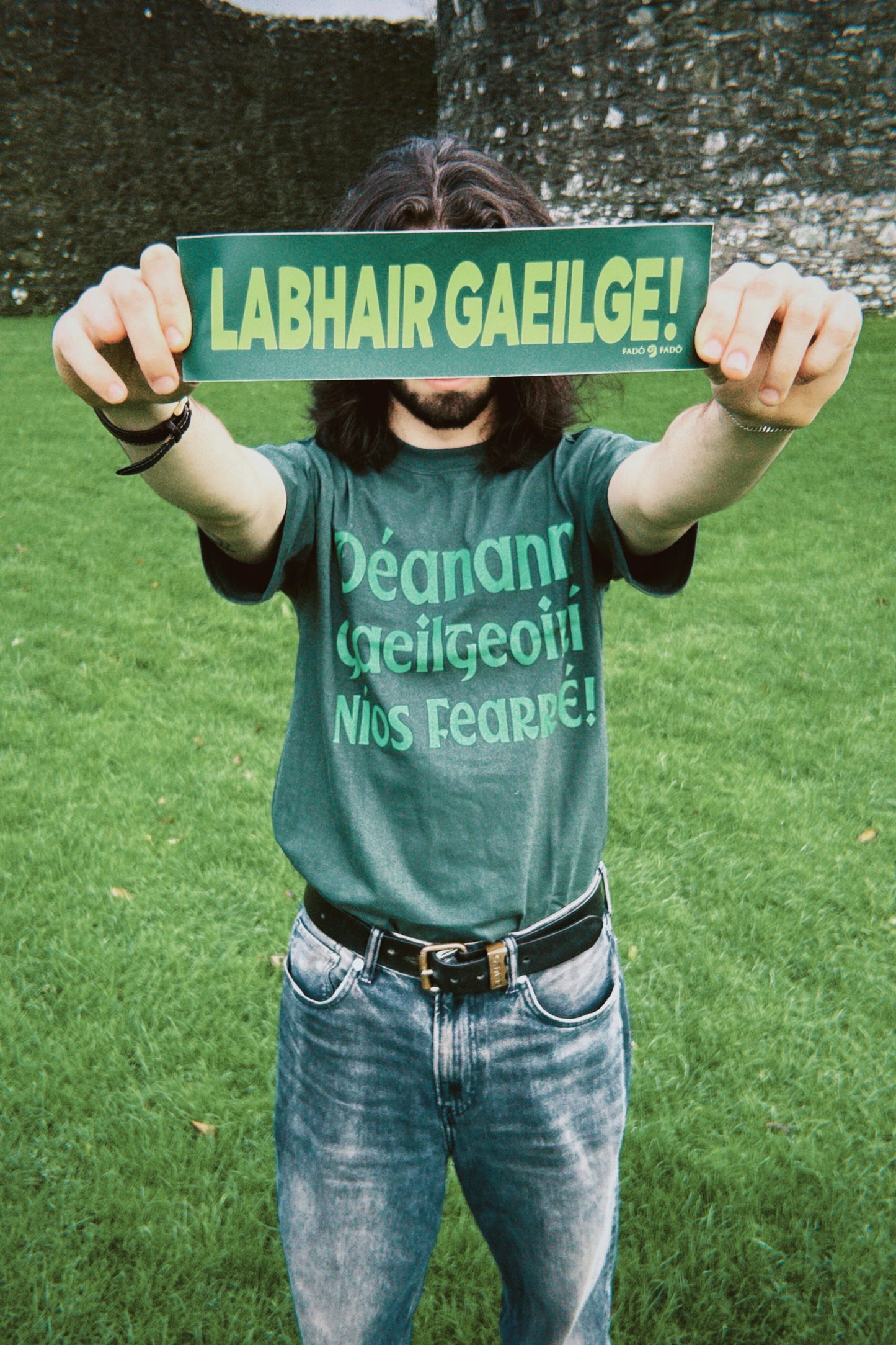 Déanann Gaeilgeoirí Níos Fearr É! - T-Léine Gaeilge (unisex)