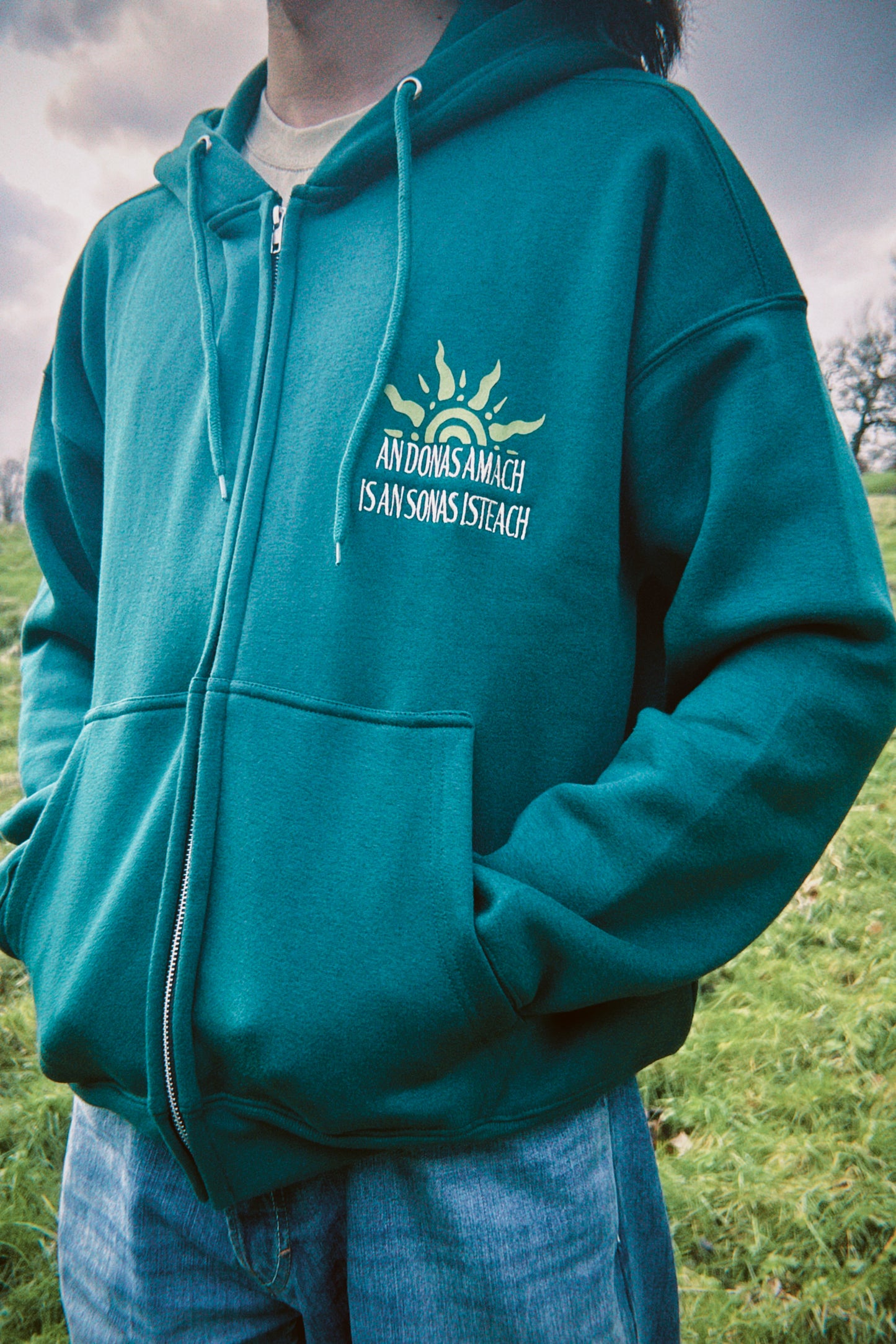 An Donas Amach is An Sonas Isteach - Hoodie (oversized)