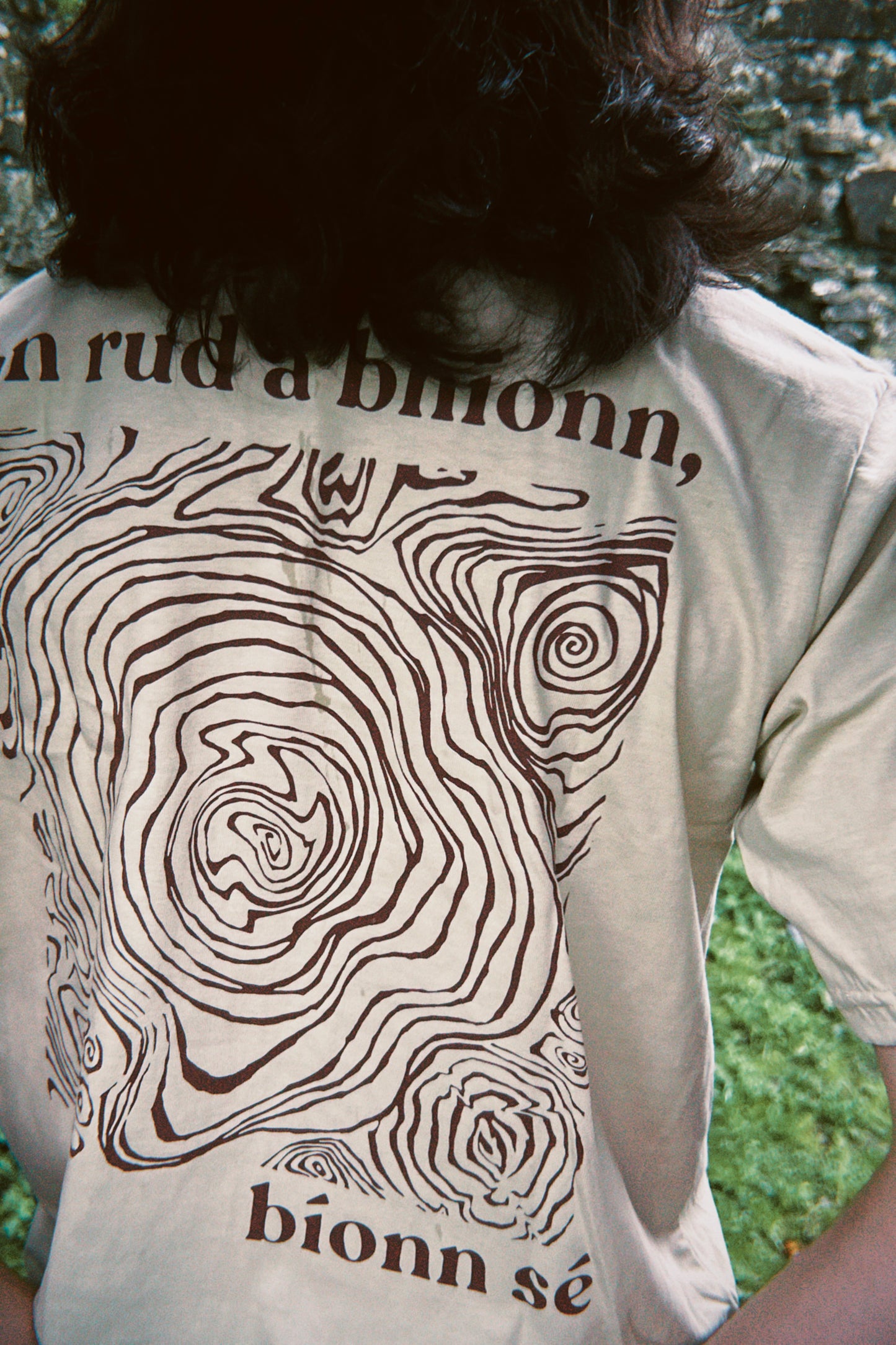 An Rud a Bhíonn, Bíonn Sé - T-Léine Gaeilge (unisex)