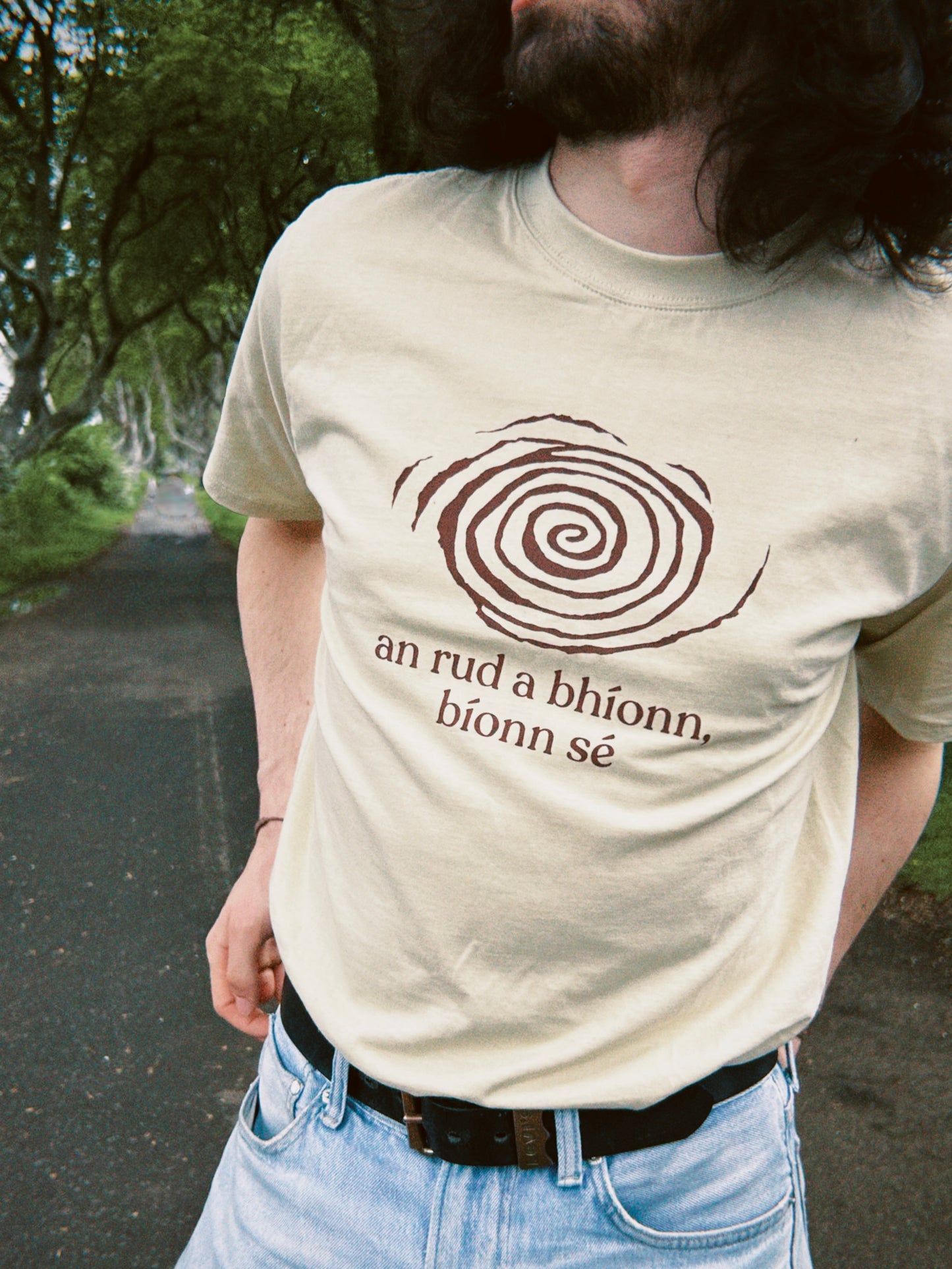 An Rud a Bhíonn, Bíonn Sé - T-Léine Gaeilge (unisex)
