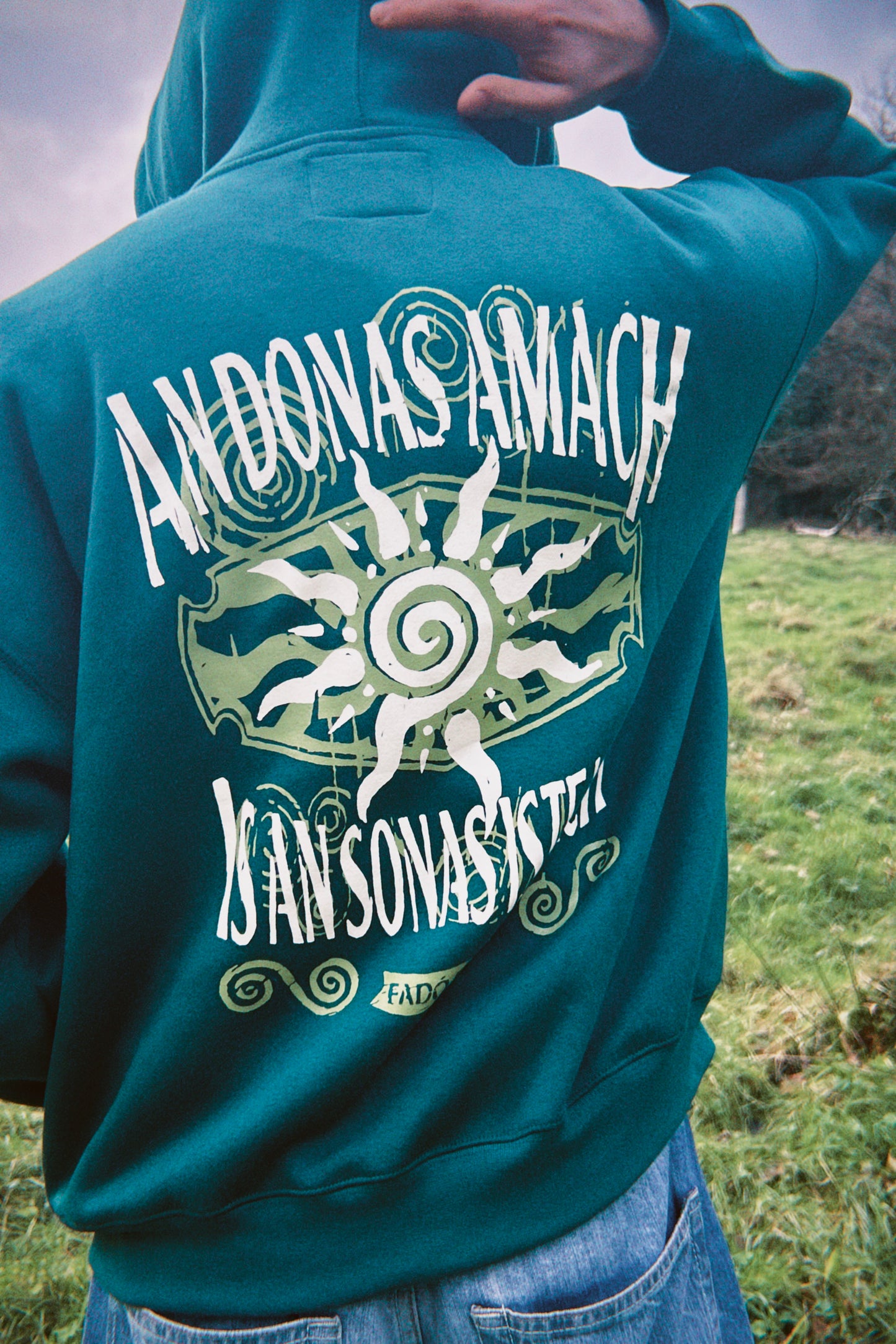 An Donas Amach is An Sonas Isteach - Hoodie (oversized)
