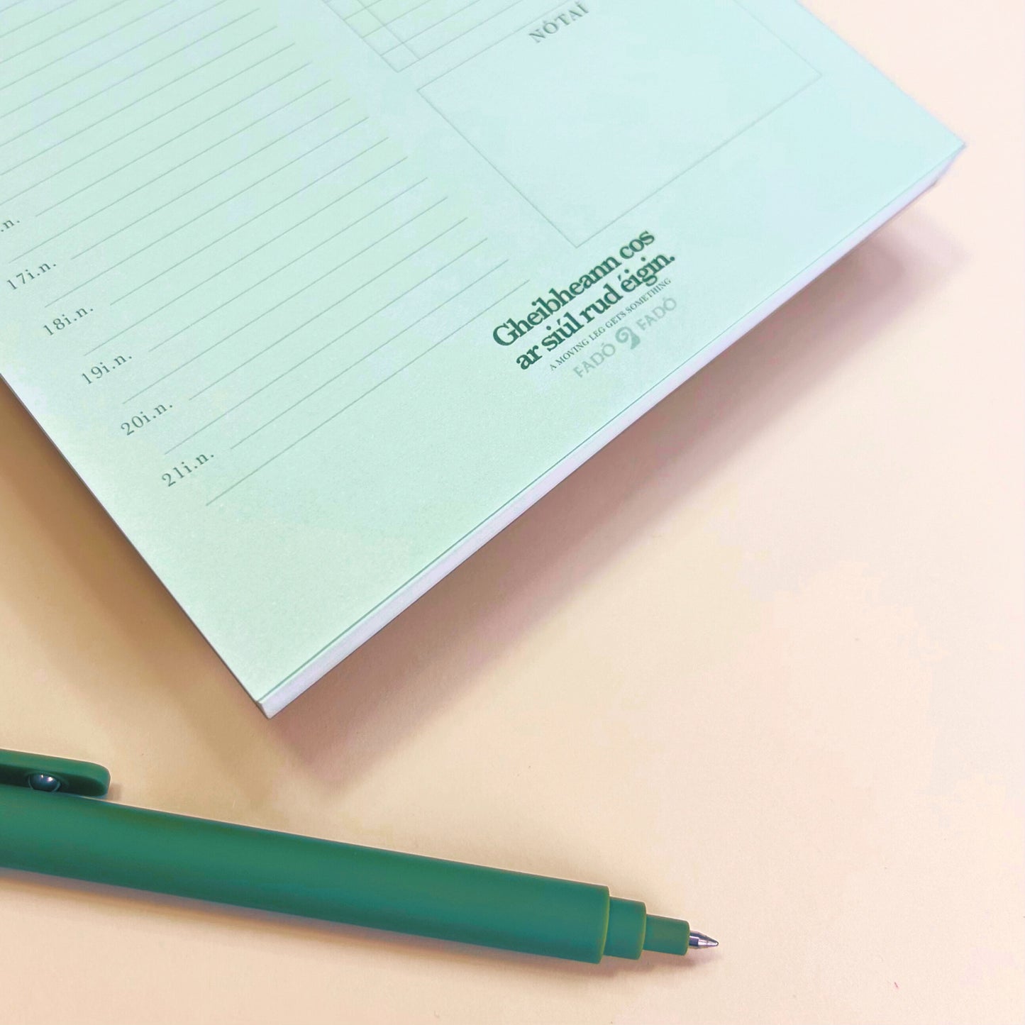 Pleanálaí Laethiúl Gaeilge A5, Liosta Le Déanamh / Irish Undated Daily Planner Desk Pad | To Do List